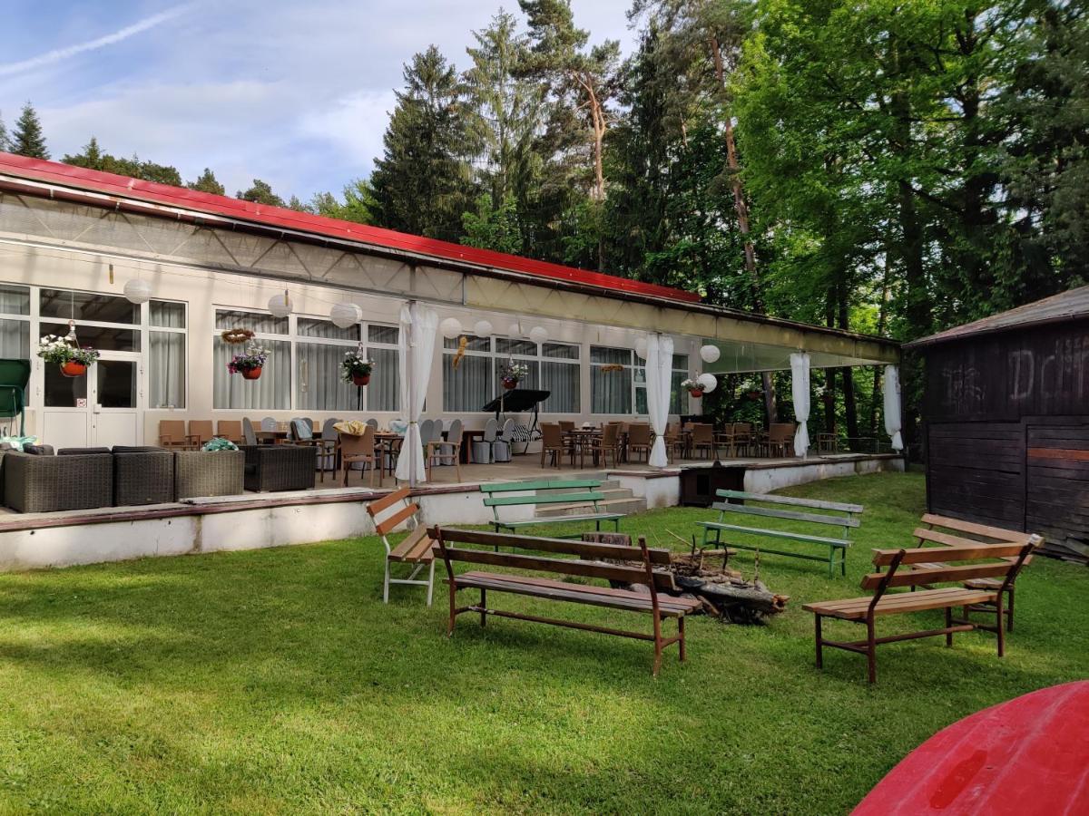 Hotel Osrodek Lesny Rajsko W Zapuscie Zapusta Exterior foto